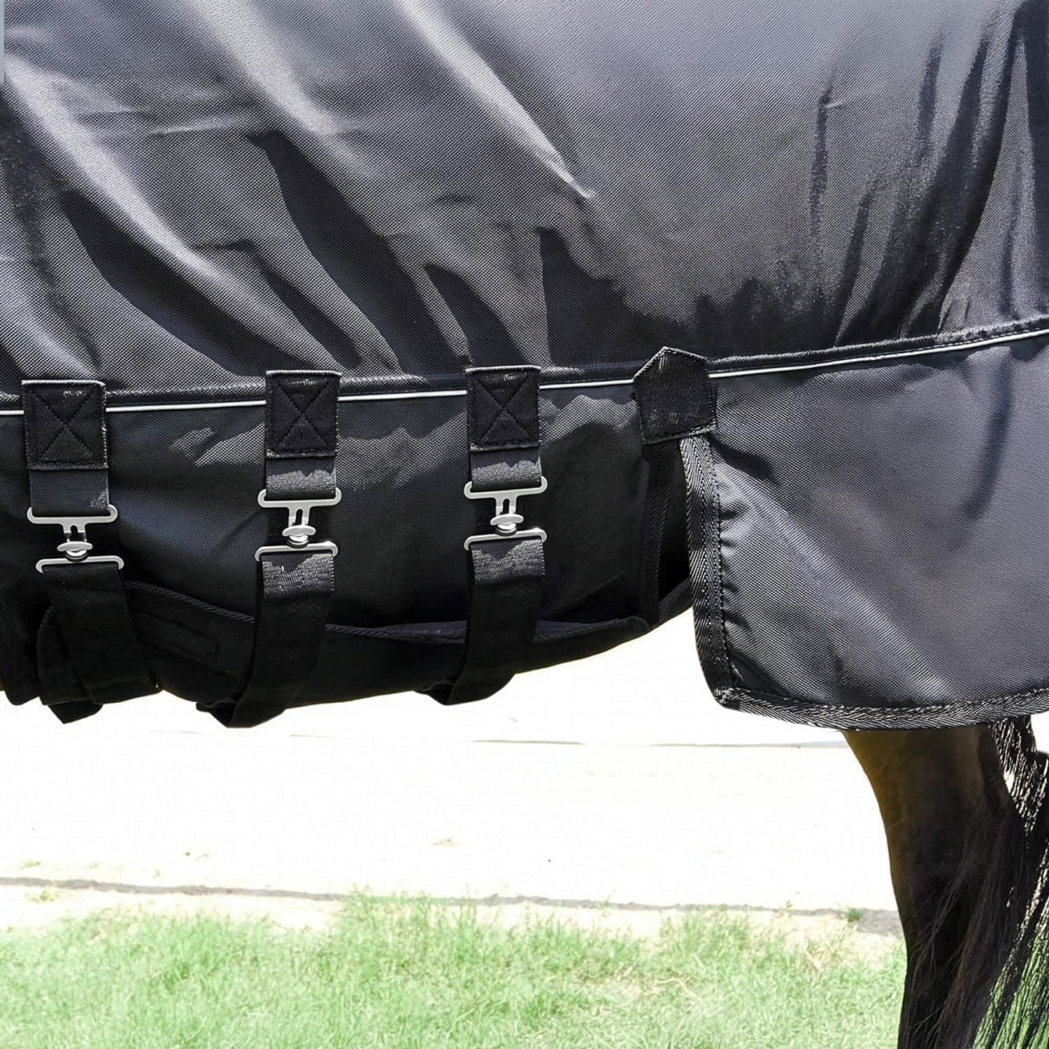 Jeffers Supreme Plus 1680 Denier Heavy Weight Horse Turnout Blanket, 360 Gram Fill, Black - Image 5